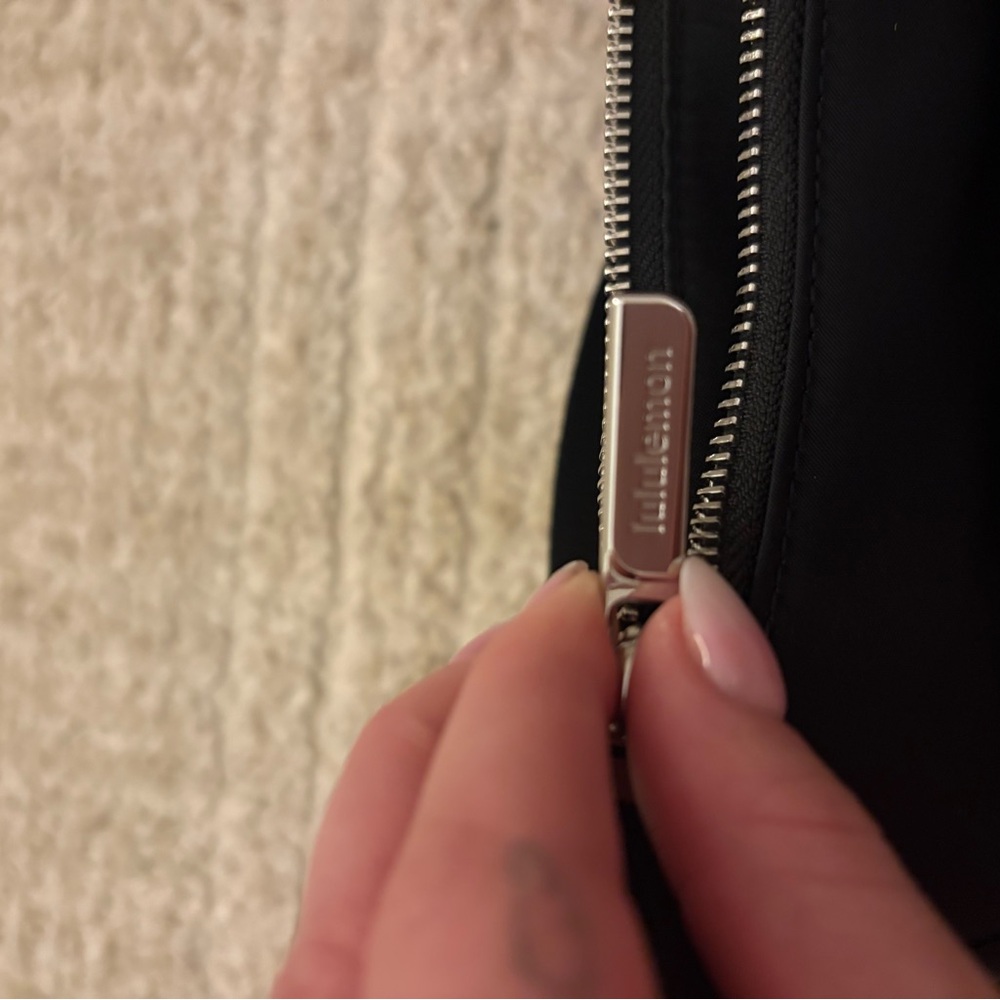 Lululemon City Essentials Small Shoulder Bag - Picture 7 of 8